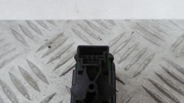 Commande / interrupteur lève-vitre Arrière Droite MERCEDES-BENZ Classe C (W204) Imagem-4