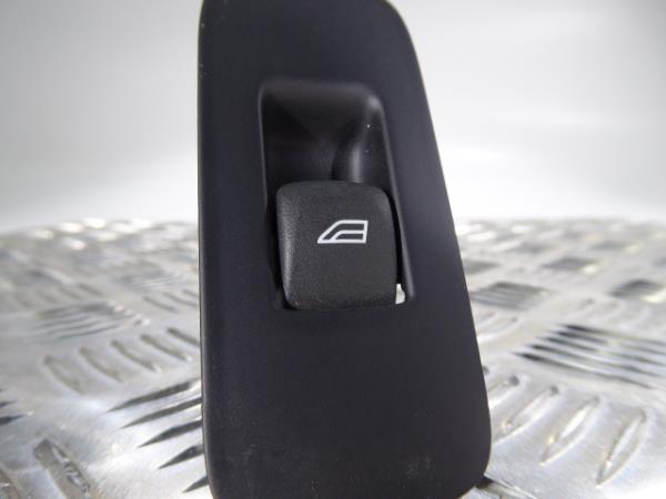 Comando / interruttore alzacristallo posteriore destro VOLVO V40 Hatchback Imagem-1