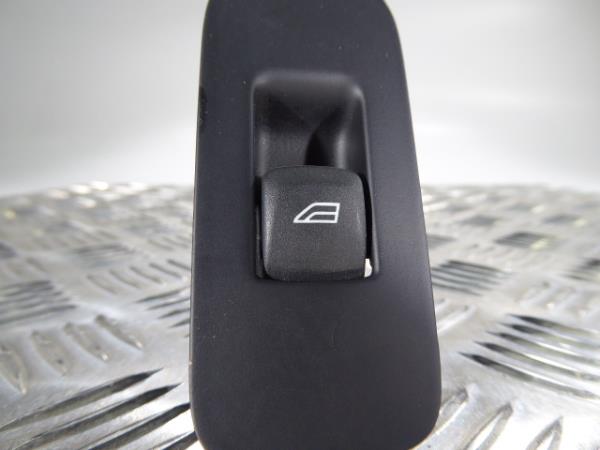 Comando / interruttore alzacristallo anteriore destro VOLVO V40 Hatchback Imagem-1