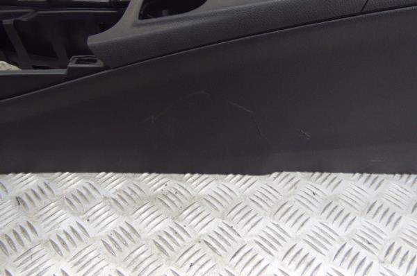 Center console  MERCEDES-BENZ CLA Coupé (C117) Imagem-1