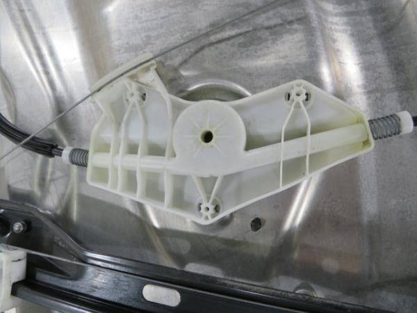 Alzavetro anteriore sinistro MERCEDES-BENZ Classe C (W204) Imagem-6