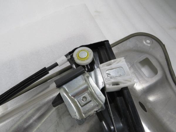 Alzavetro anteriore sinistro MERCEDES-BENZ Classe C (W204) Imagem-9