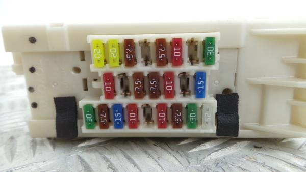 Boîte de fusibles / SAM / BSI LEXUS IS II (GSE2_, ALE2_, USE2_) Imagem-4