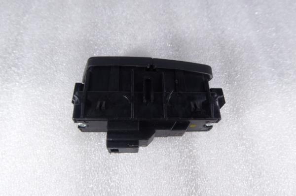 Bouton / interrupteur électromécanique  MERCEDES-BENZ Classe C (W204) Imagem-2