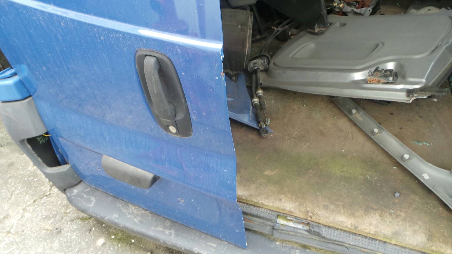 Porte arrière gauche RENAULT Trafic II (FL) Imagem-3