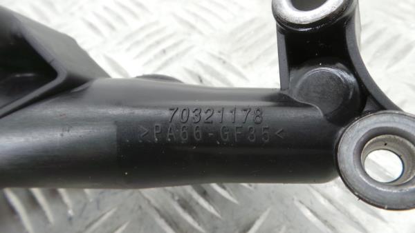 Oil filter cap / housing MERCEDES-BENZ Classe C (W204) Imagem-4