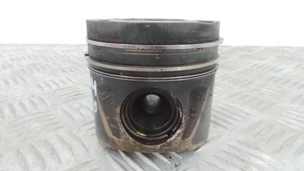 Piston MERCEDES-BENZ Classe C (W204) Imagem-1