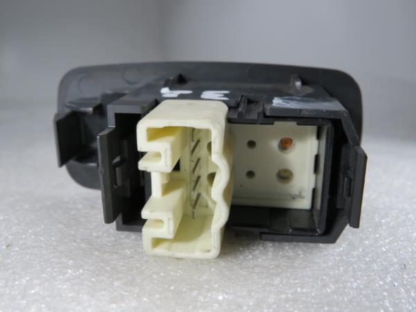 Comando / interruttore alzacristallo posteriore sinistro TOYOTA Corolla Sedan (_E11_) Imagem-3