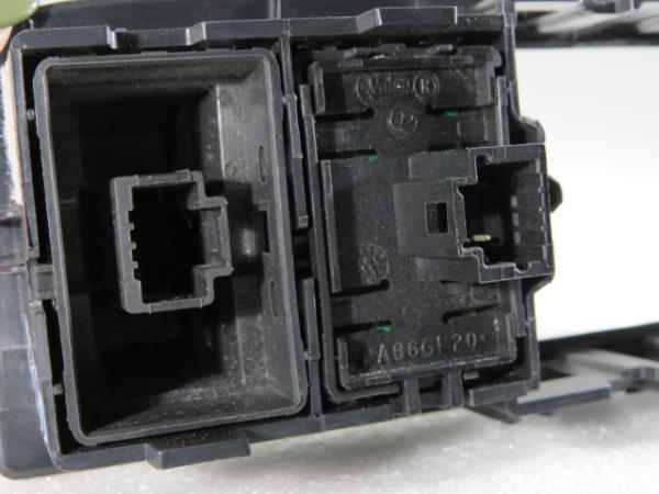 Botón / interruptor electromecánico RENAULT Scénic III (JZ0/1_) Imagem-3