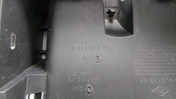 Center console  PEUGEOT 5008 I (0U_, 0E_) Imagem-5