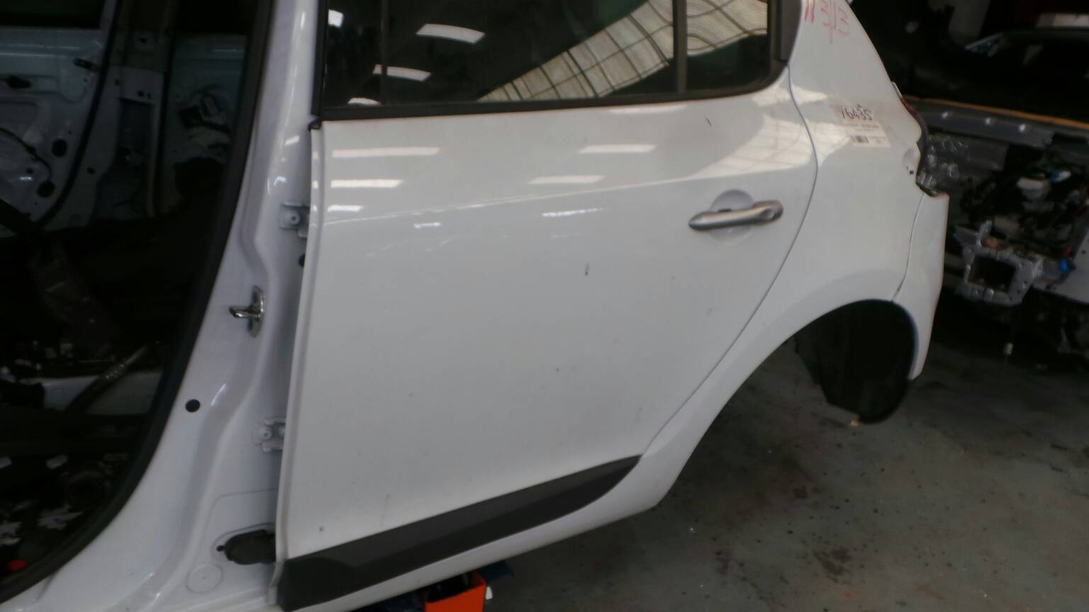 Porta trás esquerda RENAULT Megane III (BZ0_) Imagem-1