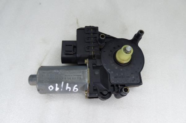 Motore alzacristallo anteriore sinistro AUDI Allroad (4BH, C5)