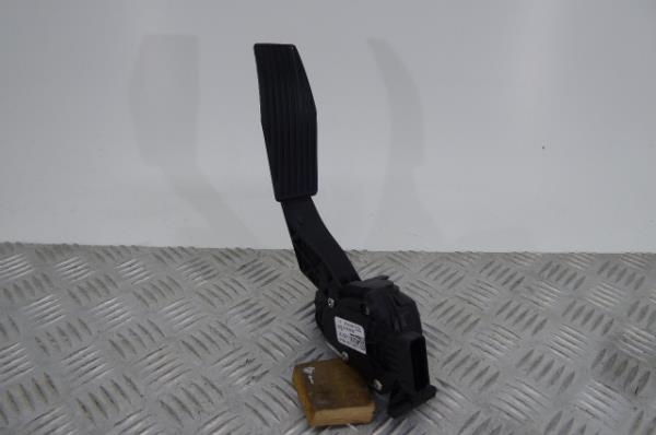 Pedal do acelerador OPEL Astra J Sedan
