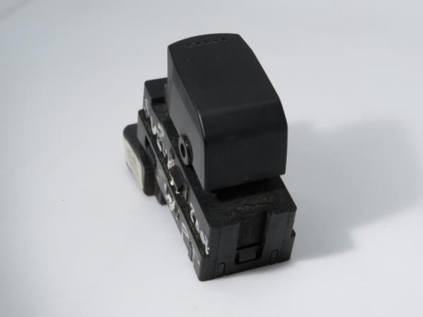 Comando / botão / interruptor vidros frente direito SUZUKI Swift III (MZ, EZ)