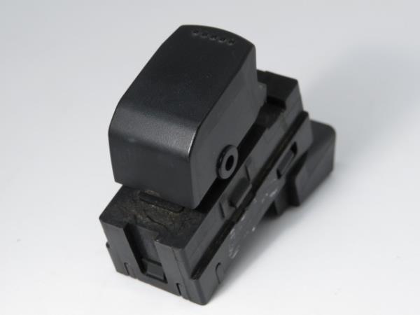 Comando / botão / interruptor vidros frente direito SUZUKI Swift III (MZ, EZ) Imagem-3