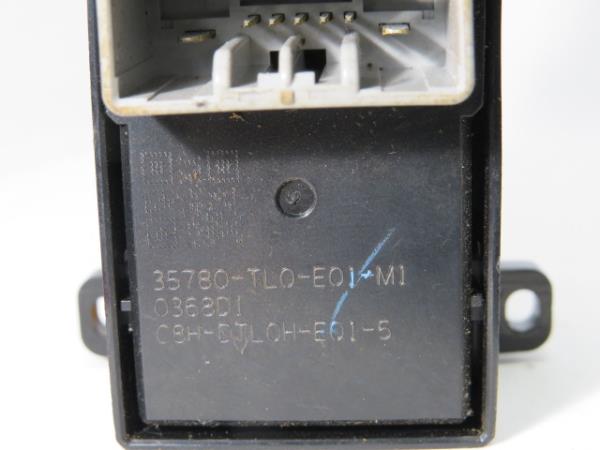 Commande / interrupteur lève-vitre Arrière Droite HONDA Accord Hatchback (TF) Imagem-4