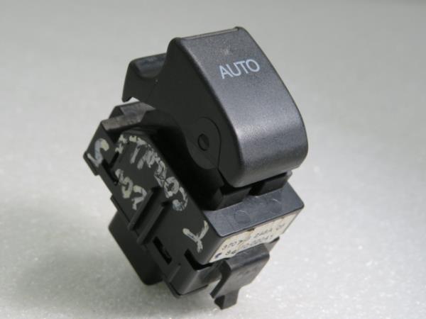 Comando / botão / interruptor vidros trás esquerdo TOYOTA Corolla Hatchback (_E12_)