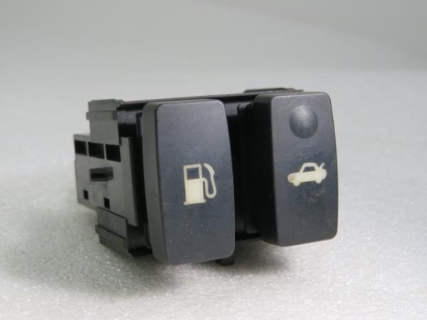 Botão / interruptor electromecânico / relé LEXUS IS II (GSE2_, ALE2_, USE2_)