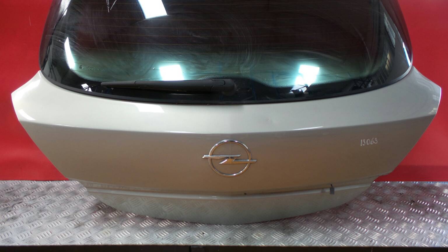 Tailgate / Trunk lid OPEL Astra H GTC (L08) Imagem-1