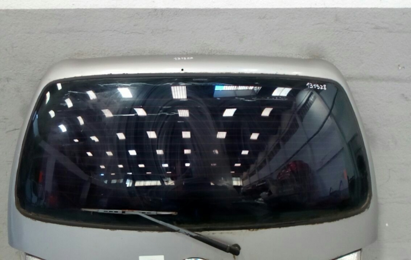 Hayon / Coffre HYUNDAI H-1 / Starex (A1) Imagem-1