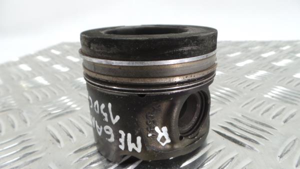 Piston de moteur RENAULT Megane III (BZ0_)