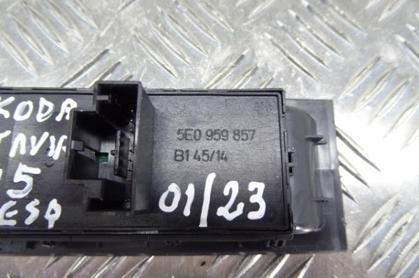 Comando / botão / interruptor vidros frente esquerdo SKODA Octavia III Hatchback (5E3) Imagem-5
