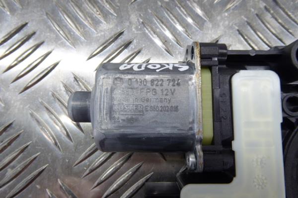 Right Rear  Door Window Regulator Motor SKODA Octavia III Hatchback (5E3) Imagem-4