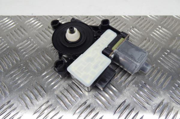 Motor vidro trás esquerdo SKODA Octavia III Hatchback (5E3)
