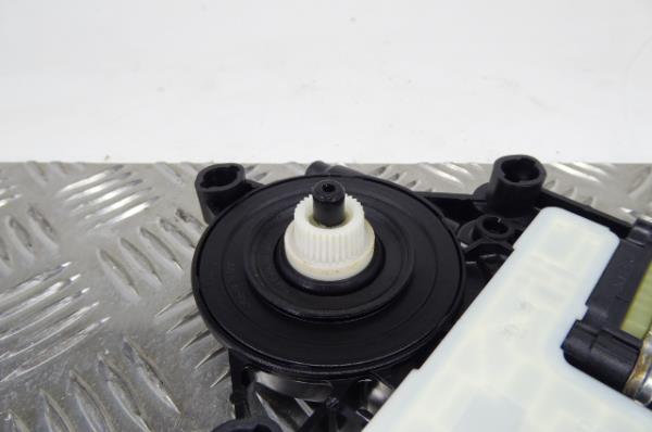 Motor vidro trás esquerdo SKODA Octavia III Hatchback (5E3) Imagem-1