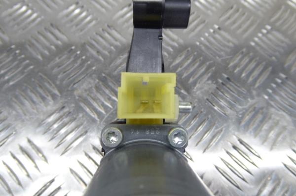 Motor vidro frente esquerdo SKODA Octavia III Hatchback (5E3) Imagem-4