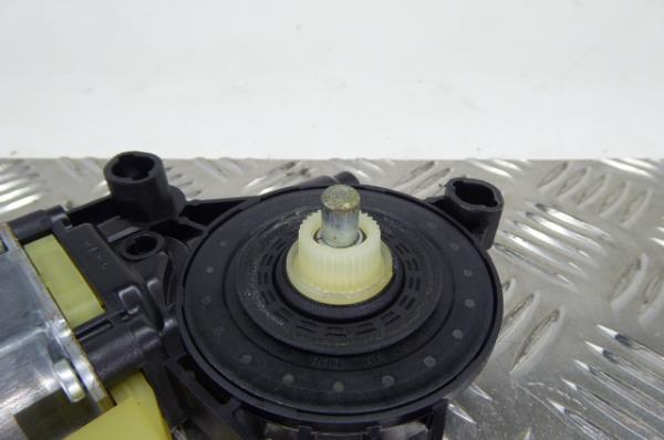 Motor vidro frente direito SKODA Octavia III Hatchback (5E3) Imagem-1