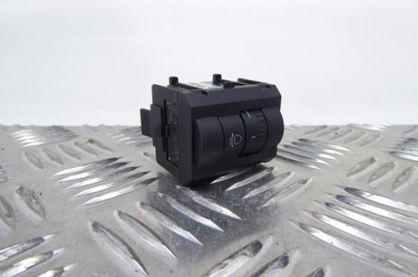 Botão / interruptor electromecânico / relé SKODA Octavia III Hatchback (5E3)