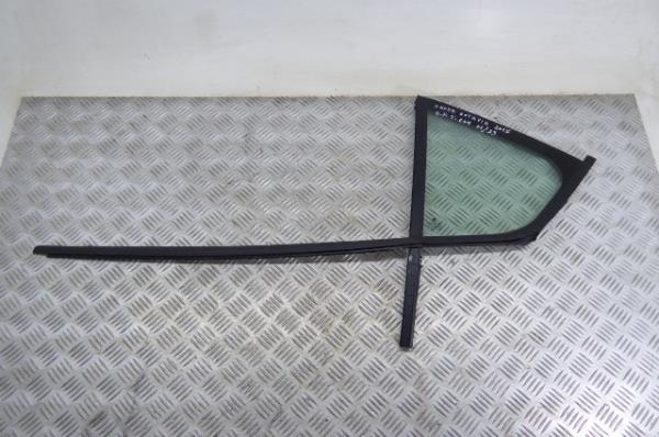 Vidro triangular da porta trás esquerdo SKODA Octavia III Hatchback (5E3)