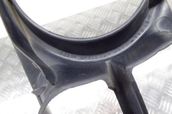Moldura exterior TOYOTA Corolla Verso (ZER_, ZZE12_, R1_) Imagem-6