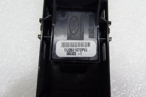 Mando / interruptor elevalunas trasero derecho LAND ROVER Discovery III (L319) Imagem-4
