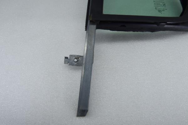 Vitre triangulaire arrière gauche LAND ROVER Discovery III (L319) Imagem-1