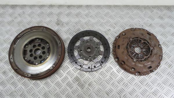 Volante motor PEUGEOT 5008 I (0U_, 0E_) Imagem-1