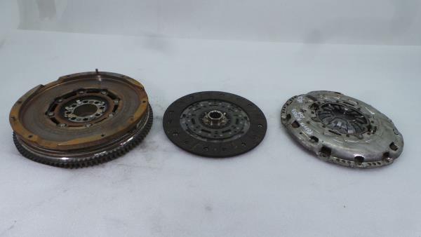 Volante motor TOYOTA Avensis Wagon (_T27_) Imagem-3