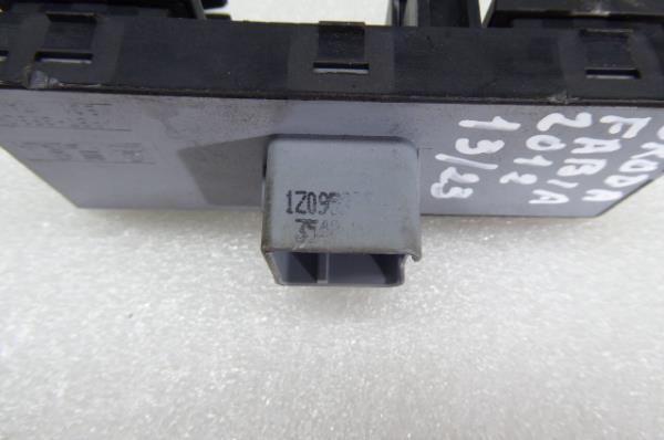 Comando / botão / interruptor vidros frente esquerdo SKODA Fabia II Hatchback (542, 5J) Imagem-6