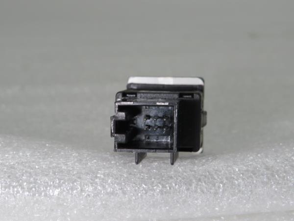 Botão / interruptor electromecânico / relé SKODA Fabia II Hatchback (542, 5J) Imagem-1