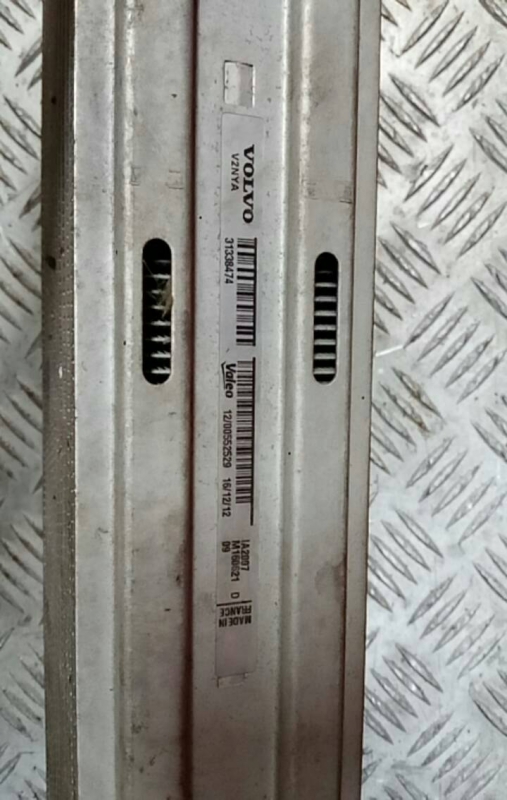 Radiatore intercooler VOLVO V40 Hatchback Imagem-2