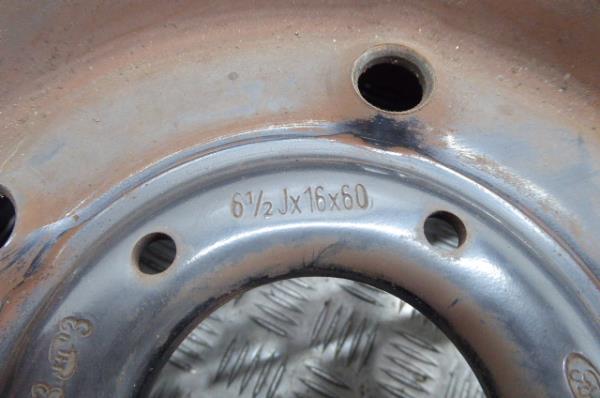 Pneu suplente FORD Transit Kombi Imagem-4