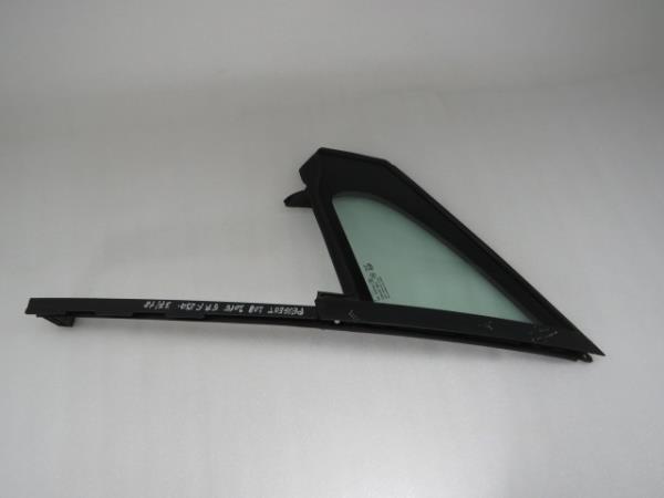 Vidro triangular frente esquerdo PEUGEOT 208