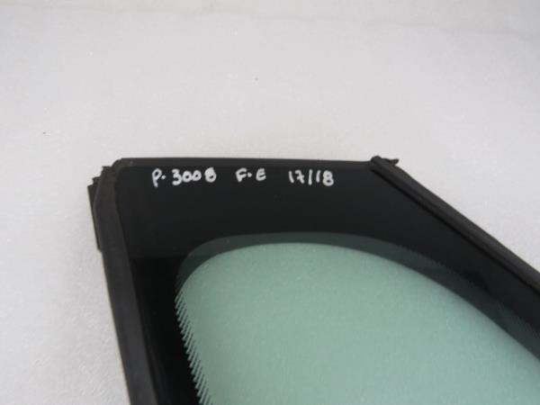Vitre triangulaire avant gauche PEUGEOT 3008 I (0U_) Imagem-3