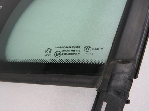 Vitre triangulaire avant gauche PEUGEOT 3008 I (0U_) Imagem-4