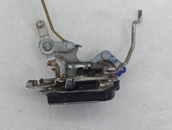 Cerradura / cierre puerta delantero izquierdo MITSUBISHI Canter (FB7, FB8, FE7, FE8) VII