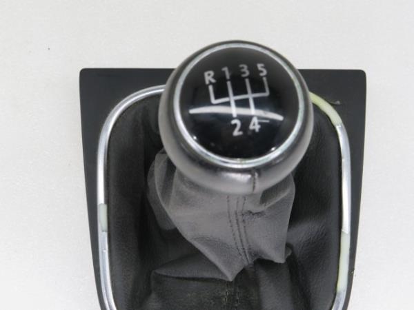 Gear lever shifter / knob  VOLKSWAGEN Golf VI (5K1) Imagem-1
