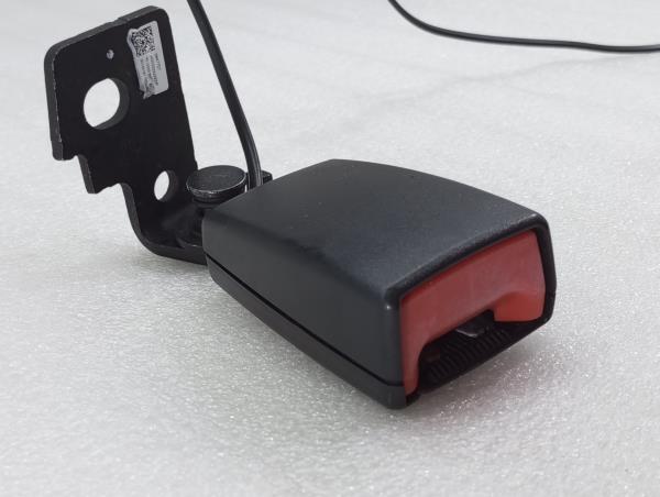 Right front seatbelt pretensioner OPEL Corsa E Imagem-1