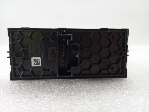 Comando / botão / interruptor vidros frente esquerdo SKODA Kodiaq (NS7) Imagem-3