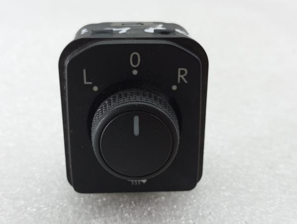 Botão / interruptor electromecânico / relé SKODA Kodiaq (NS7)